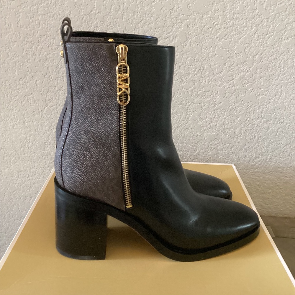 MICHAEL MICHAEL KORS Women's Regan Side-Zip Ankle Dress Booties, size 9.5